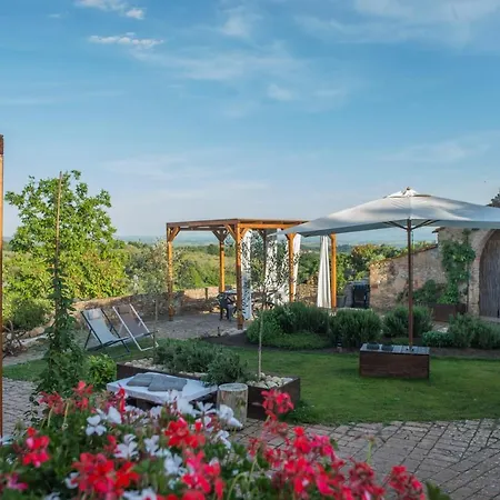 Palazzo Del Papa Country Suites-5 Mins From Siena & Chianti Views