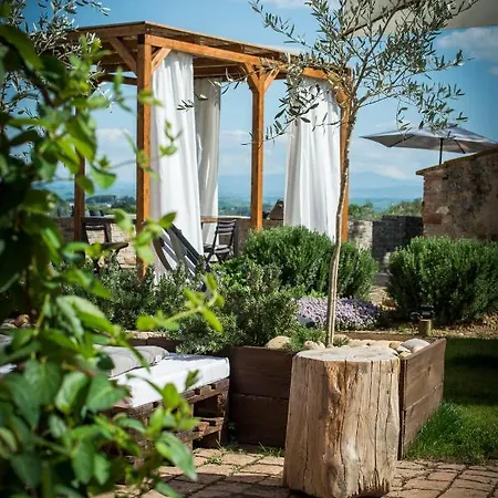 Palazzo Del Papa Country Suites-5 Mins From Siena & Chianti Views *